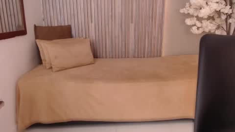 Michelle online show from October 2025 01:20:01 PM