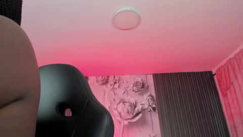 Snapshot of michellepreston_ chatting on June 2026 11:59:01 AM michellepreston_ online show from June 2026 11:59:01 AM