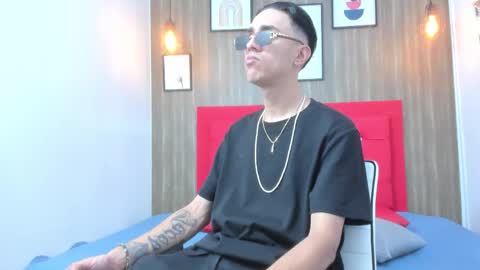 Snapshot of mick_johnsonn chatting on November 2025 12:22:02 PM mick_johnsonn online show from November 2025 12:22:02 PM