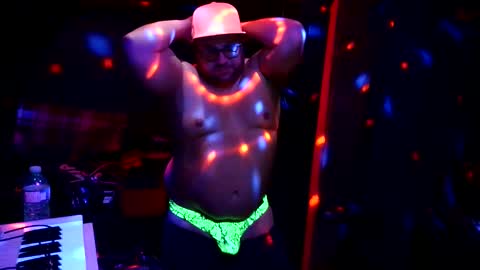 Snapshot of mickdollz chatting on November 2025 10:21:01 AM mickdollz online show from November 2025 10:21:01 AM