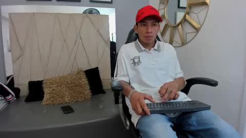 Snapshot of mickey_beasley chatting on September 2025 07:26:01 PM mickey online show from September 2025 07:26:01 PM
