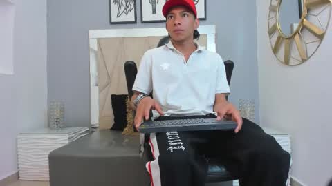 mickey online show from October 2025 07:03:02 PM