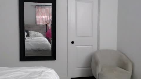 mickeynhayzel online show from May 2026 11:42:01 PM