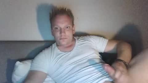 mickkxl online show from October 2025 10:21:02 PM