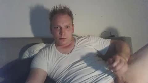 mickkxl online show from November 2025 12:22:02 PM