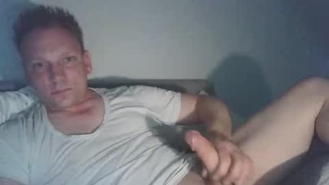 mickkxl online show from March 2026 12:20:01 PM