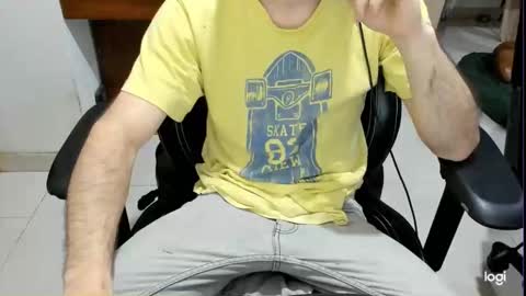 microfama00 online show from April 2026 02:54:02 PM