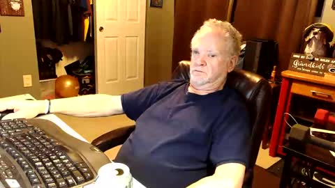 midwestdad09 online show from October 2025 09:54:01 AM