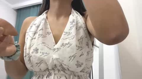 Mia online show from November 2025 05:36:02 PM