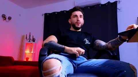 MightyAaron online show from November 2025 04:59:02 AM