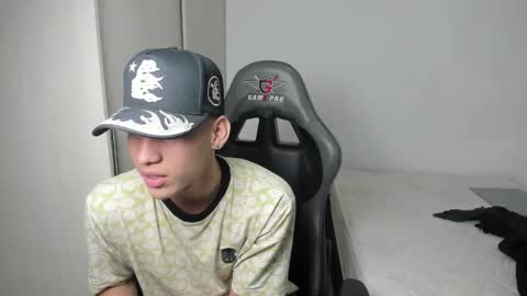 Miguel Hernandez online show from December 2025 12:30:01 AM