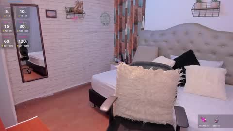 Mia Jhones online show from January 2025 11:34:01 PM