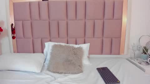 Mia  online show from January 2025 01:21:02 AM