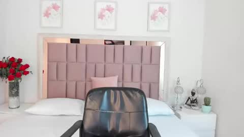 Mia  online show from February 2025 10:21:02 PM