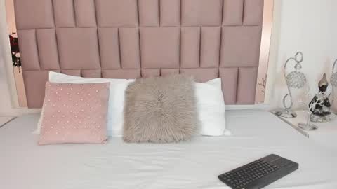 Mia  online show from February 2025 06:54:02 PM