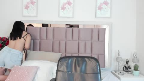 Mia  online show from March 2025 06:52:01 PM