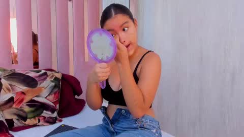 Mia  online show from September 2025 09:42:02 AM