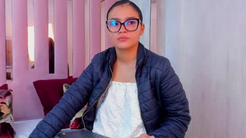 Mia  online show from September 2025 09:32:02 AM