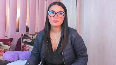 Mia  online show from October 2025 10:38:02 AM