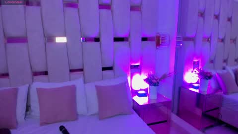 Miia Schwarz  online show from May 2026 10:52:02 PM