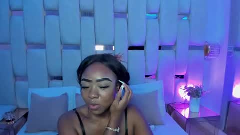Miia Schwarz  online show from June 2026 10:41:01 PM