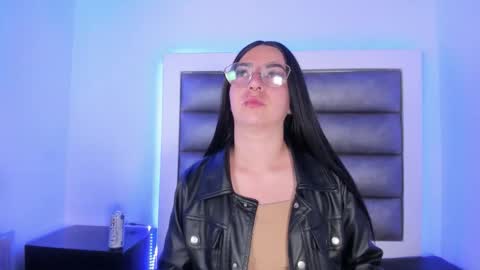 Mia online show from March 2026 05:53:01 AM