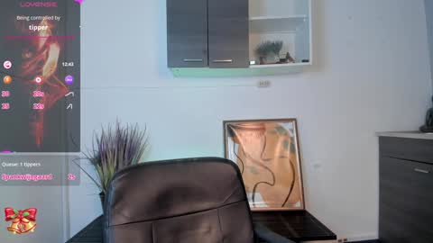 Miia 3 online show from December 2024 06:06:01 PM