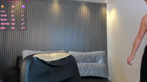 Miia 3 online show from March 2025 06:33:02 PM