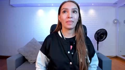 Miia 3 online show from September 2025 12:16:01 PM