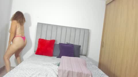 Mia Weed online show from April 2026 11:22:02 AM