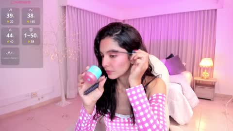 Mia online show from January 2025 03:33:01 AM