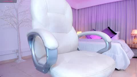 Mia online show from January 2025 04:30:01 AM