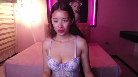 miiaa_evans1 online show from October 2025 12:11:01 PM