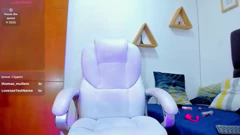 mia sofia online show from October 2025 07:03:02 PM