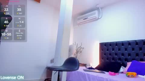 mia sofia online show from November 2025 07:36:03 PM