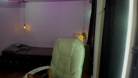 miiss_greyy online show from September 2025 12:07:01 PM