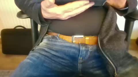 mik online show from November 2025 12:15:02 PM