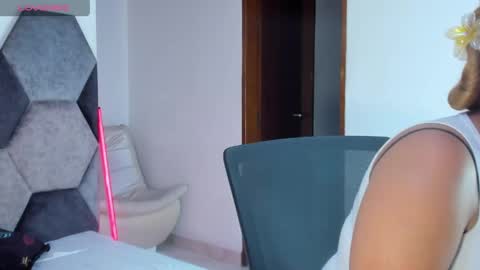 Mikaela blondie bigass online show from May 2026 07:09:02 PM
