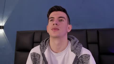 mikael online show from November 2025 04:33:02 AM