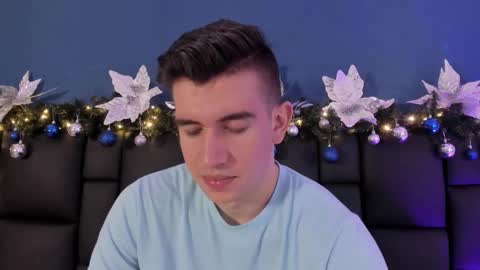 mikael online show from December 2025 04:33:02 AM