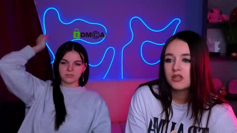 Snapshot of mikameovv chatting on November 2025 11:32:02 AM Mika online show from November 2025 11:32:02 AM