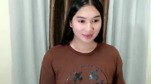 Snapshot of mikayla_slut chatting on November 2025 07:48:02 PM Kyla online show from November 2025 07:48:02 PM