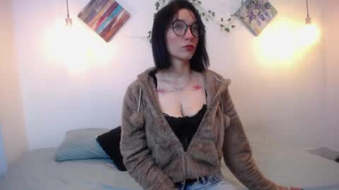 Snapshot of mikaza_akerman chatting on May 2026 01:07:01 PM mikaza online show from May 2026 01:07:01 PM
