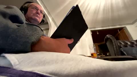 mike26051 online show from December 2024 09:39:02 PM