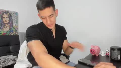 mike3xxx online show from November 2025 08:25:01 AM