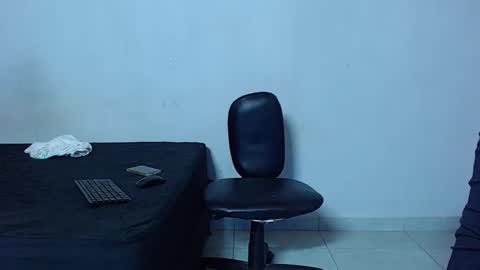 Mike IMDEPENDIENT MODEL online show from February 2026 02:32:02 AM