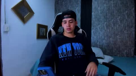 Snapshot of mike_0233 chatting on September 2025 03:43:01 AM Mike 0233 online show from September 2025 03:43:01 AM