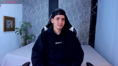 Snapshot of mike_0233 chatting on September 2025 04:17:02 AM Mike 0233 online show from September 2025 04:17:02 AM