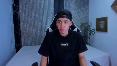 Snapshot of mike_0233 chatting on October 2025 04:53:02 AM Mike 0233 online show from October 2025 04:53:02 AM