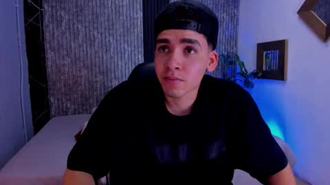 Snapshot of mike_0233 chatting on October 2025 04:22:02 AM Mike 0233 online show from October 2025 04:22:02 AM